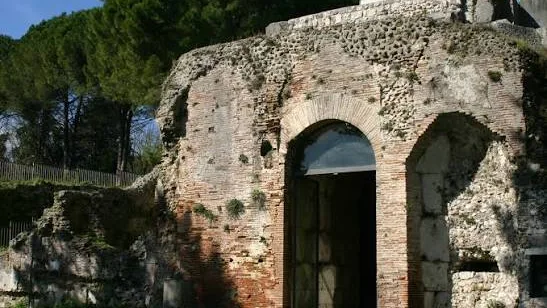 Mausoleo di Ummidia Quadratilla