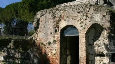 Mausoleo di Ummidia Quadratilla