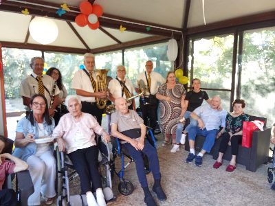 La banda che porta il sorriso (e scalda il cuore)