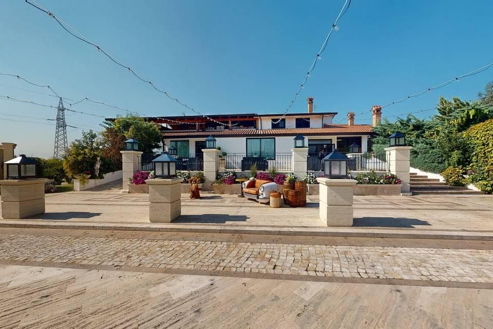 Villa Clara Events & Restaurant
