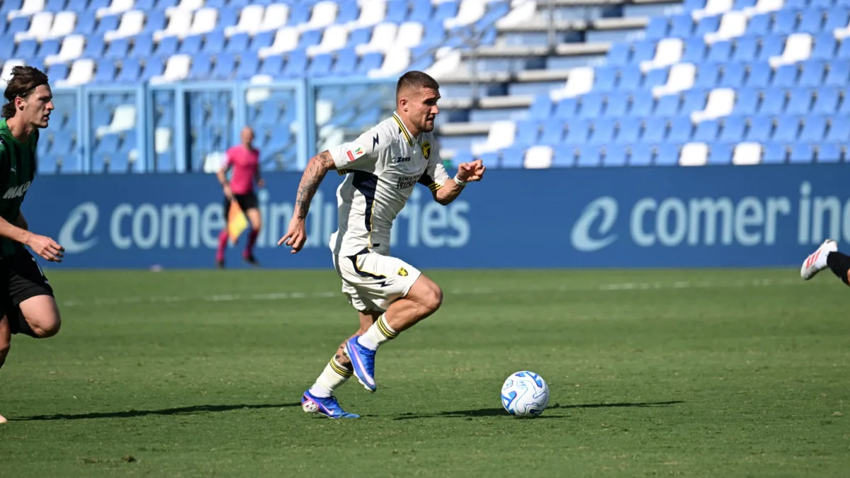 Calcio – Frosinone, lesione al quadricipite per Birligea