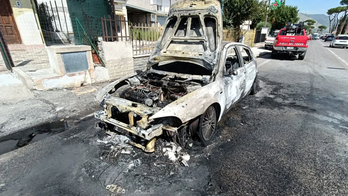 Piedimonte San Germano (FR) – Casilina in tilt per un’ auto andata a fuoco