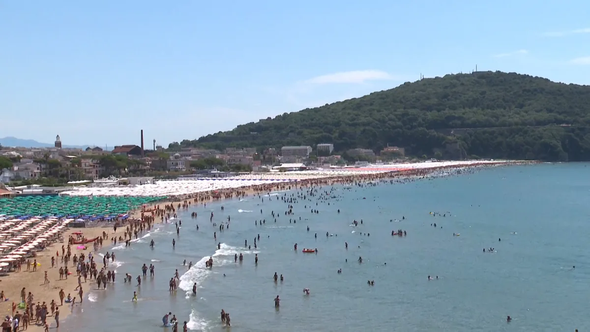 Gaeta – Ancora furti in spiaggia: l’assistente bagnante si accorge di tutto e chiama il 112
