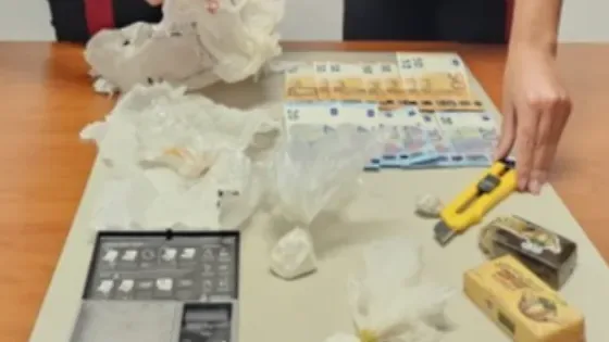 Oltre 170 grammi di hashish e 20 di cocaina: arrestato un giovane
