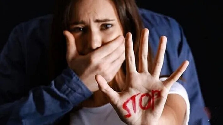 Violenza sessuale reiterata: quarantenne ai domiciliari con braccialetto elettronico