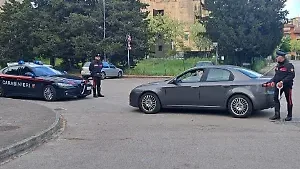 Ignora l'alt dei carabinieri e fugge: denunciato