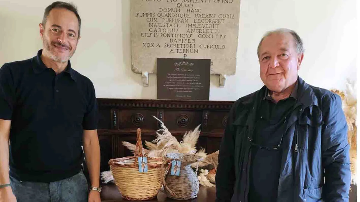 Ceccano, il sindaco Querqui omaggiato da Antonio Massa: il Maestro d’intreccio che rallenta il tempo