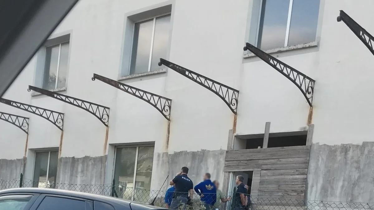 Formia – Ex pastificio Paone trasformato in dormitorio illegale: blitz della Polizia