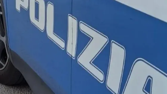 Ciclista colpita dallo sportello di un'auto: denunciata una donna