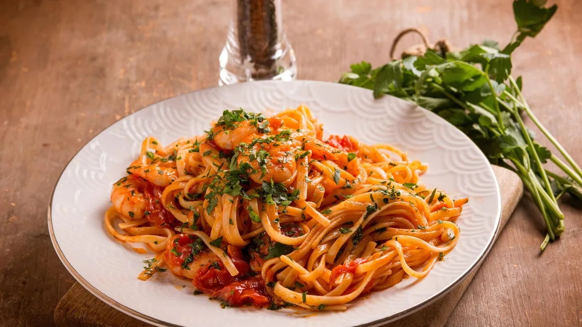 Pasta con mazzancolle e pomodorini