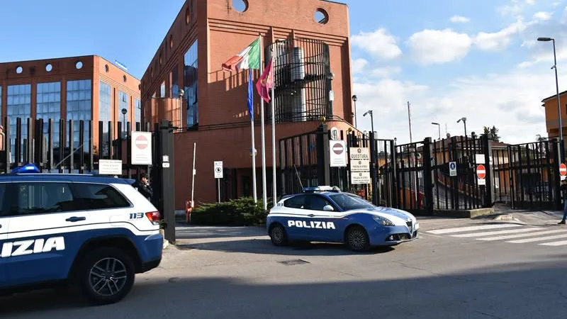 Frosinone – A piedi con due buste piene di merce rubata, denunciato per ricettazione