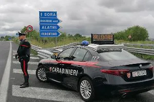 Fugge all'alt dei carabinieri: arrestato dopo un inseguimento