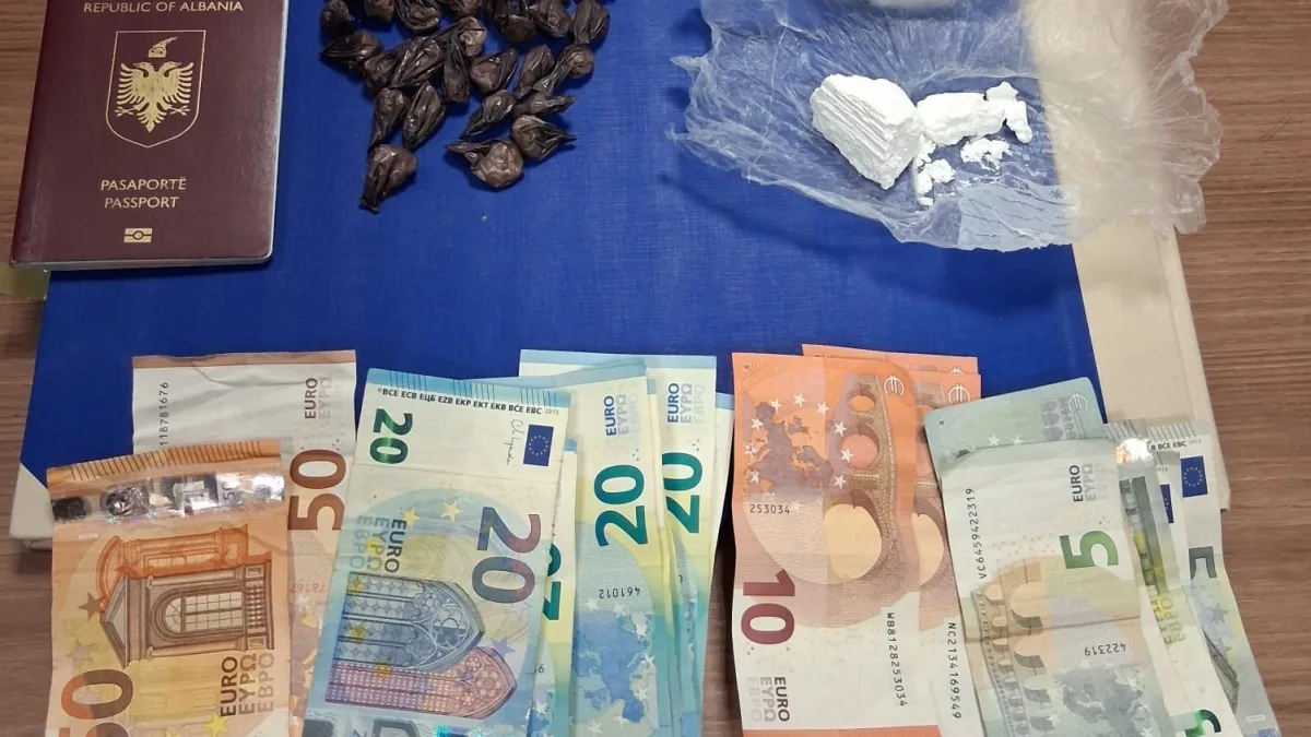 Gaeta, 50 grammi di cocaina e hashish nella camera d’albergo: arrestato dalla Polizia
