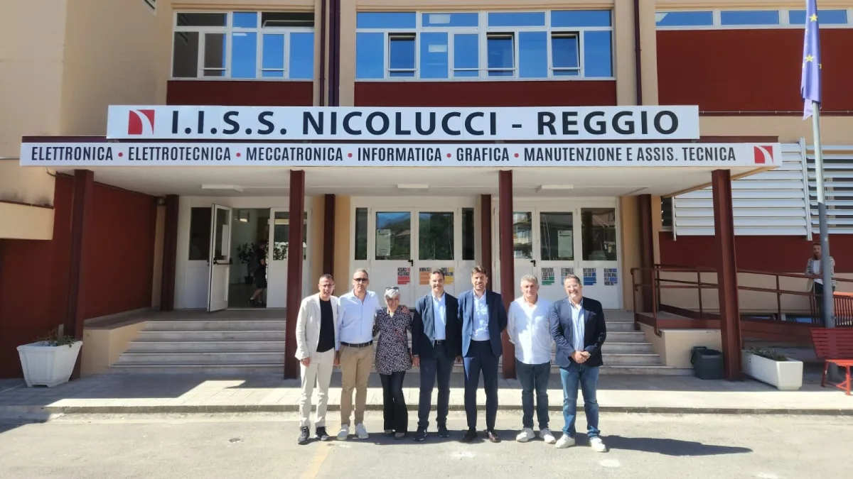 Isola del Liri – Inaugurato l’ITIS “Nicolucci-Reggio” dopo i lavori Pnrr. Di Stefano: “Una scuola più sicura e moderna”