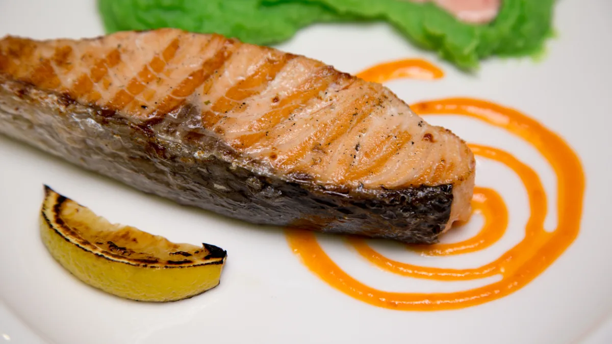 Salmone al forno con pomodorini