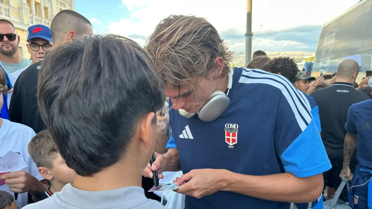 Calcio – Frosinone-Como, Nico Paz e compagni sono arrivati in Ciociaria. Fabregas: «Servirà la miglior partita della stagione».