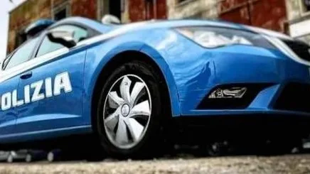 Ferentino (FR) – A piedi e nuda, vaga a notte fonda sull’A1. Salvata dai poliziotti