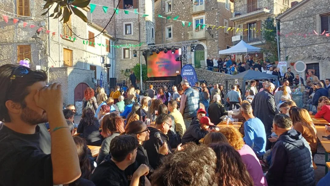 Roccasecca, successo per “Le cantine de ’na vota”: il borgo castello si anima tra sapori, musica e tradizioni