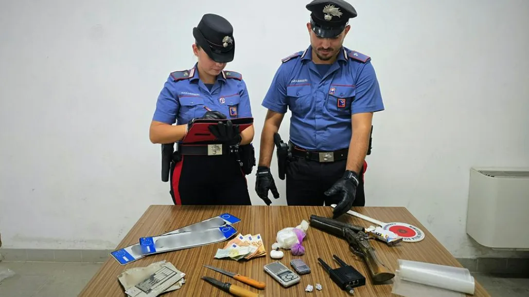Sezze – Droga e fucile clandestino in casa: arrestato 53enne. Trovati anche oggetti rubati