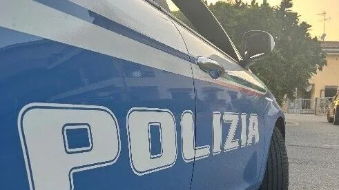 Violenta lite familiare, investe le sorelle con l’auto: sfiorata la tragedia. 54enne in manette