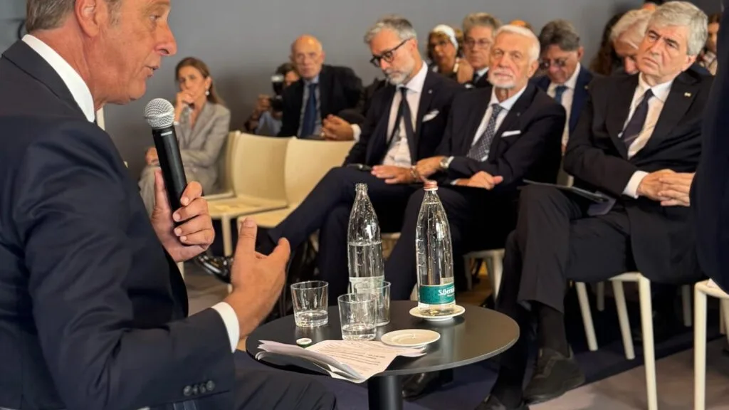 Salone Nautico di Genova, Acampora con il ministro Mazzi: la nuova rotta per lo sviluppo passa dal turismo costiero e marittimo
