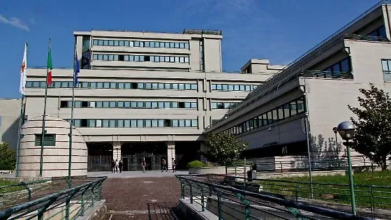 Violenta e maltratta la compagna disabile