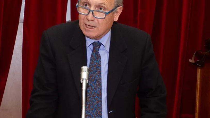 Consiglio Comunale o prova di sopravvivenza? Quattro ore di “nulla” e la pazienza di Giobbe