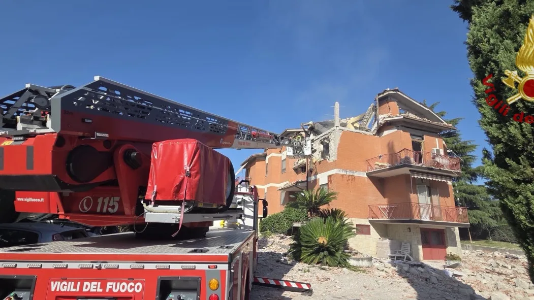 Esplosione a Cassino, due feriti gravi trasferiti a Roma: si indaga su una fuga di gas