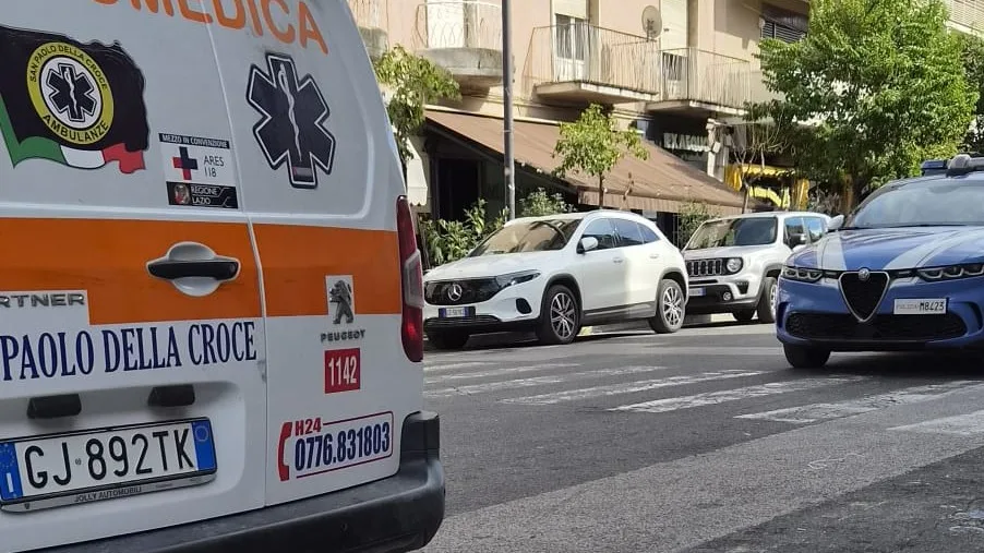 Trovata senza vita in casa, polizia e 118 sul posto