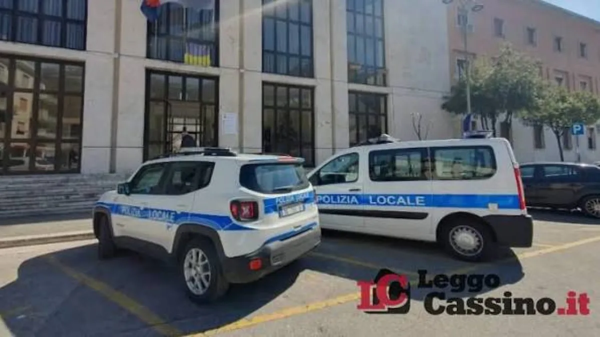 Guerra all'abusivismo a Cassino: dopo le baracche, nel mirino finiscono i cartelloni