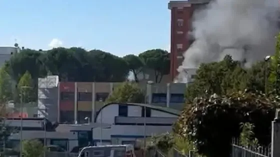 Principio di incendio a scuola: l'istituto verso la chiusura per martedì