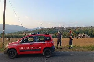 Non si ferma l'emergenza incendi, fiamme in località Fraduemonti
