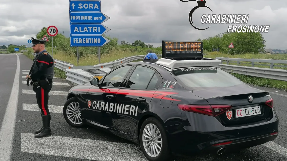 Ruba un’auto a Sora e fa un incidente a Veroli: intercettato e denunciato dai Carabinieri