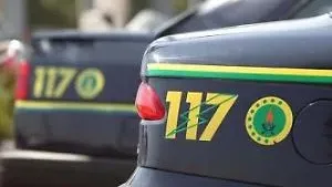 Maltrattamenti alla moglie e ai tre figli minori: arrestato