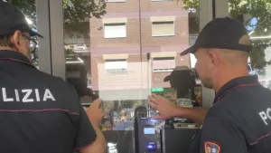 Clienti con droga e coltelli. Locale chiuso per 20 giorni