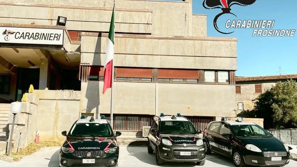 Chiede una sigaretta e viene palpeggiato nelle parti intime:  i presenti richiamati dalle urla del giovane