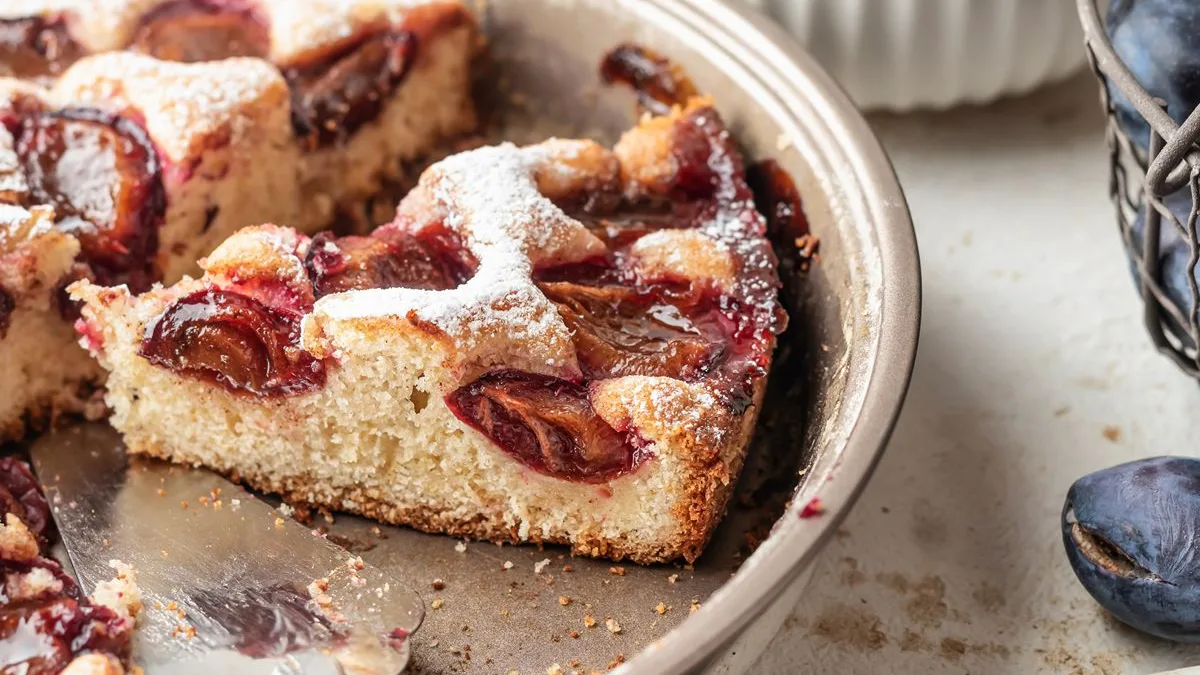 Torta con prugne secche