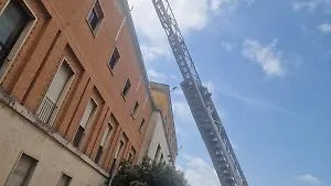 Palazzo comunale di Cassino, crollano mattoni dalla facciata