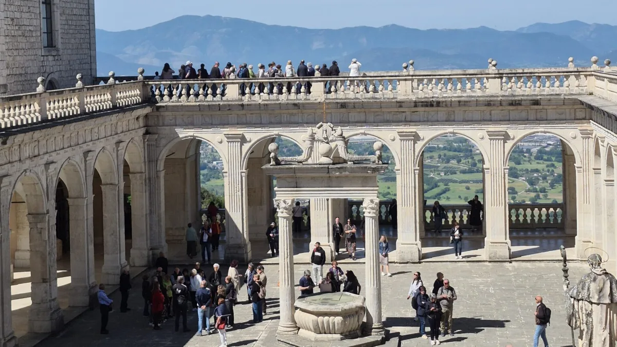 Abbazia di Montecassino, apertura straordinaria della Sala Capitolare: esemplari di edizioni rare della Regola di San Benedetto