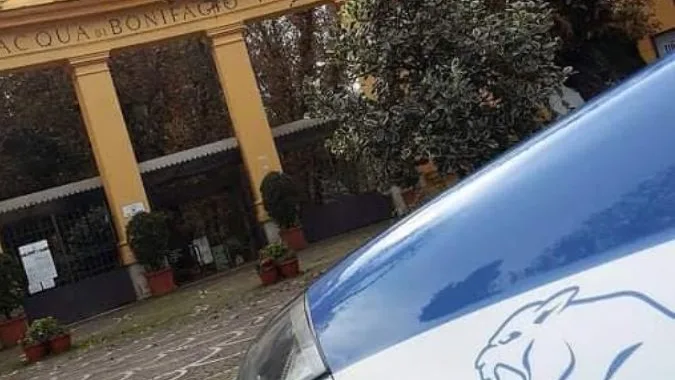 Fiuggi, controlli antidroga fuori dalle scuole: in campo i cani della Polizia, quasi 300 studenti verificati