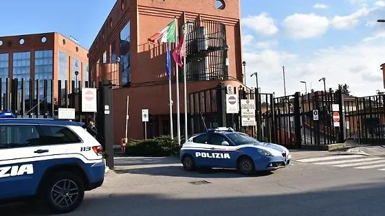 Ai domiciliari per omicidio preterintenzionale, aggredisce moglie e madre: torna in carcere