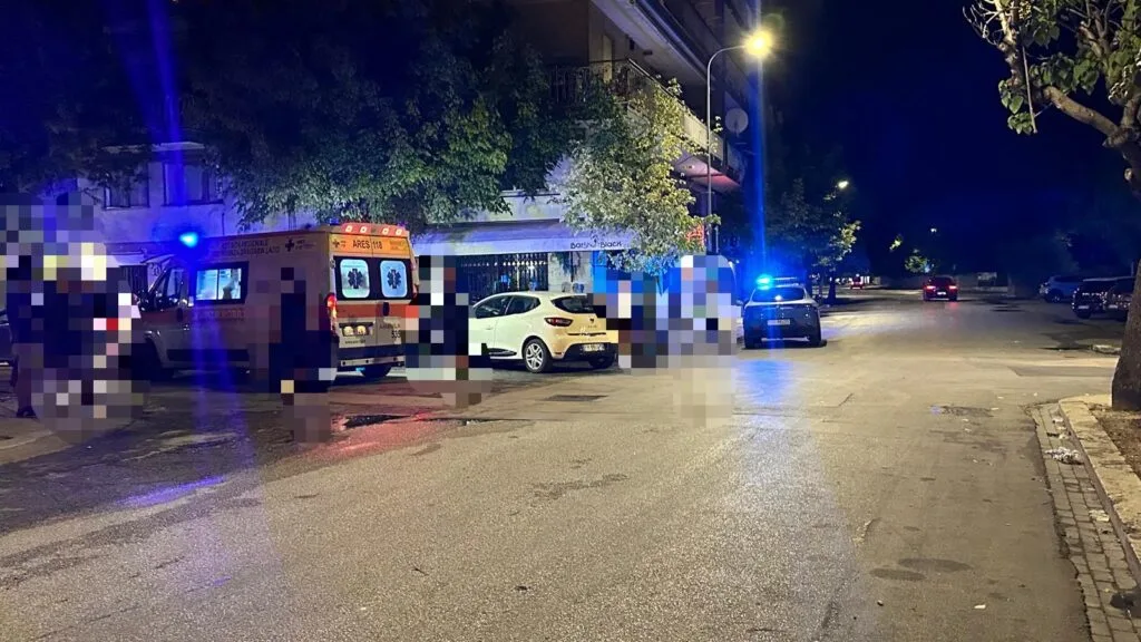 Fortissimo schianto in centro, intero quartiere in strada