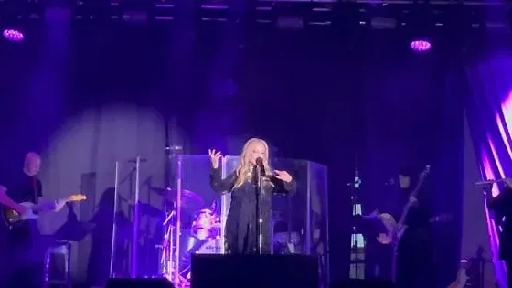 Patty Pravo, il “pensiero stupendo” di Piazza Matteotti