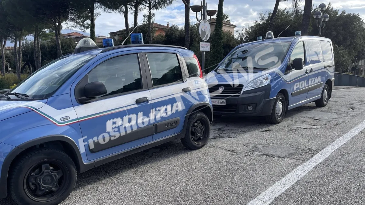 Sora – Entra in banca con un arnese e si denuda davanti ai dipendenti: paura in viale XX settembre, piombano i soccorsi