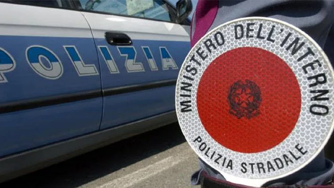 Evadono dai domiciliari, fanno benzina e scappano senza pagare: arrestati
