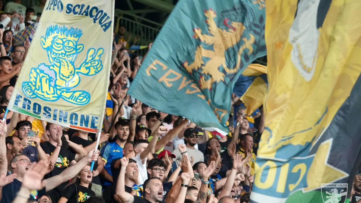 Frosinone-Como, allo Stirpe sfida tra idee e giovani talenti