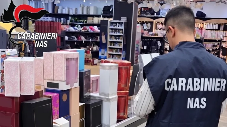 Profumi e altri cosmetici irregolari e potenzialmente pericolosi: maxi sequestro del Nas in un negozio del Frusinate