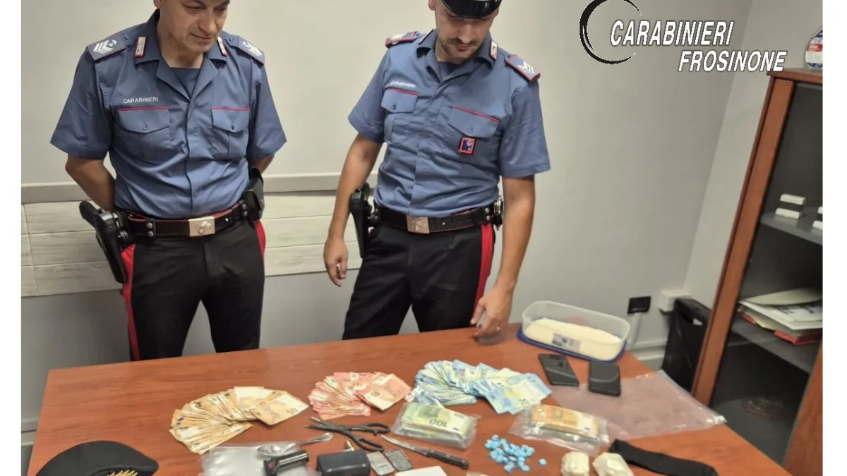 Anagni (FR) – Scacco matto allo spaccio, arrestato un 21enne. Sequestrati deposito di cocaina e 20mila euro