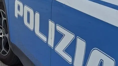 Frosinone, entrano in un negozio per comprare un letto e rubano una borsa di lusso: 4 denunciati