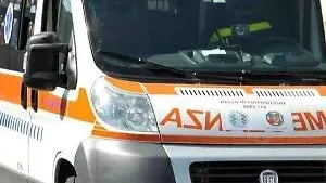 Con lo scooter contro un palo: muore un ventiduenne